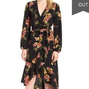 Bobeau Faux Wrap Dress
Floral SZ L NWT